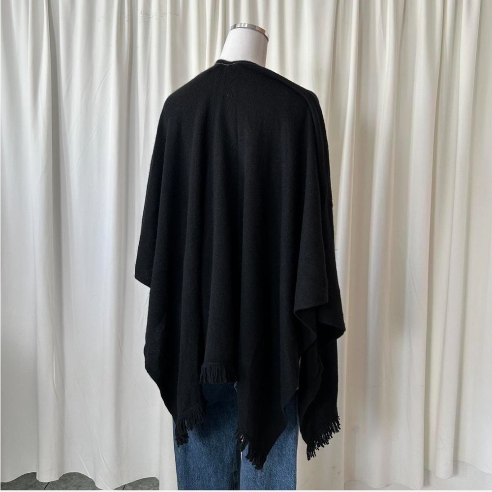 Black Neiman Marcus cashmere fringe cape one size. - Picture 5 of 8
